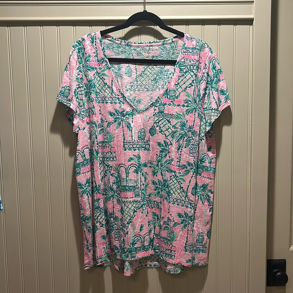 LILLY PULITZER v-neck tee in XXL Worn once. Pinks and greens. 100% cotton. - Picture 1 of 5
